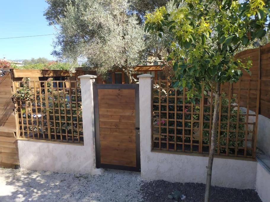 Studio Jacuzzi Prive A 8 Min A Pied De La Plage Apartment La Ciotat Ngoại thất bức ảnh
