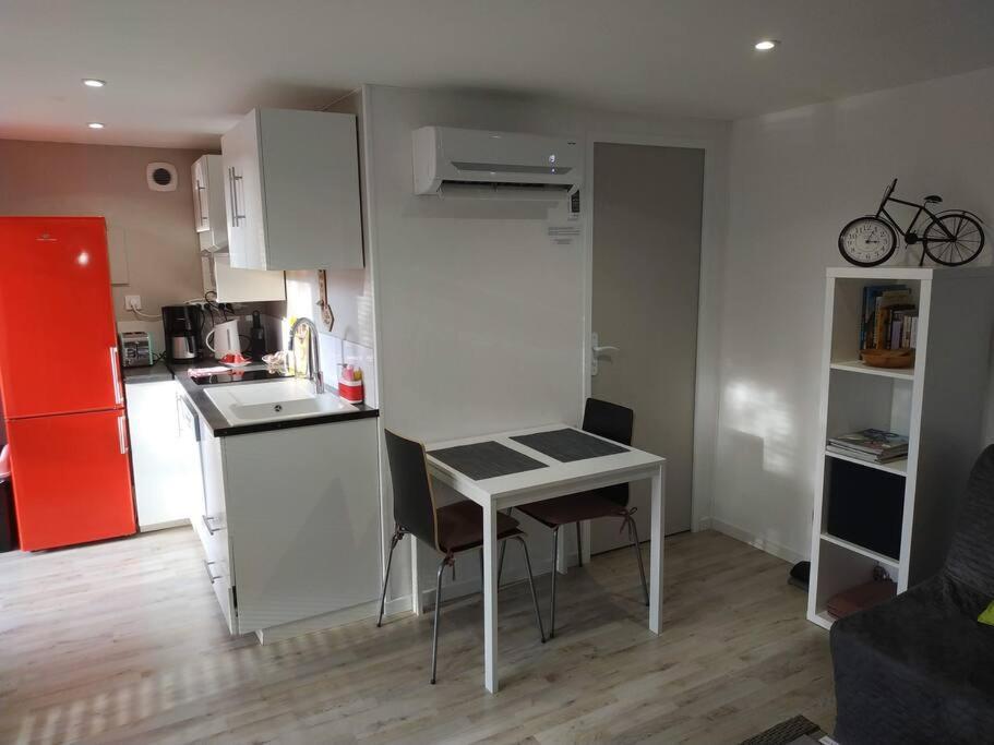 Studio Jacuzzi Prive A 8 Min A Pied De La Plage Apartment La Ciotat Ngoại thất bức ảnh