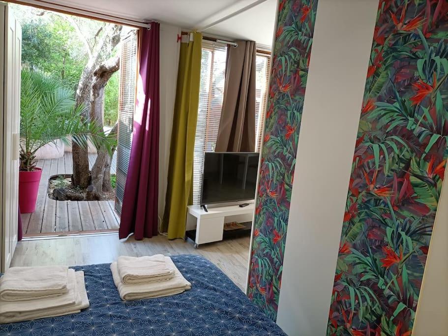 Studio Jacuzzi Prive A 8 Min A Pied De La Plage Apartment La Ciotat Ngoại thất bức ảnh