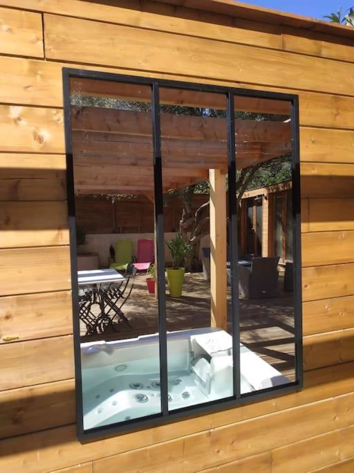 Studio Jacuzzi Prive A 8 Min A Pied De La Plage Apartment La Ciotat Ngoại thất bức ảnh