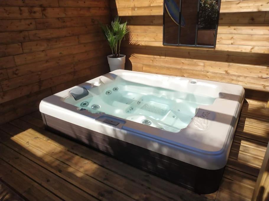 Studio Jacuzzi Prive A 8 Min A Pied De La Plage Apartment La Ciotat Ngoại thất bức ảnh