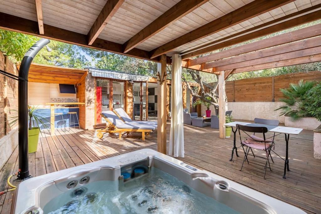 Studio Jacuzzi Prive A 8 Min A Pied De La Plage Apartment La Ciotat Ngoại thất bức ảnh
